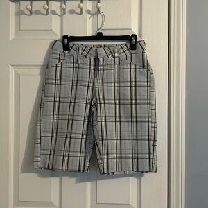 Lee Bermuda shorts. Used Great condition. Size 4 petite